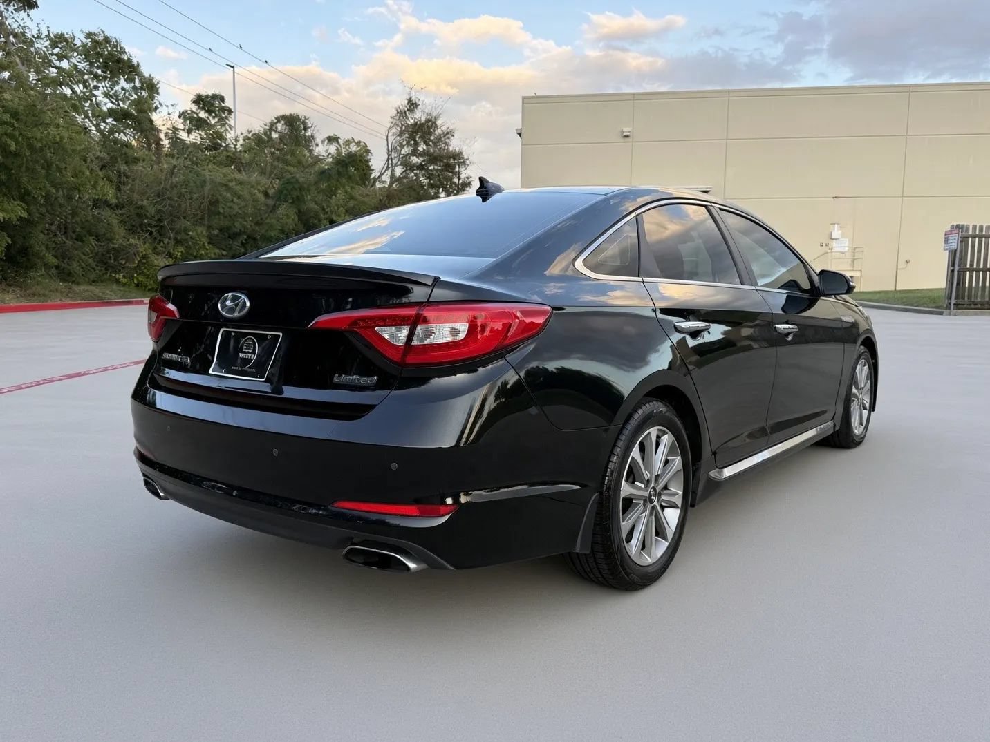 Used 2017 Hyundai Sonata Limited w/ Ultimate Package 04 FWD image 5