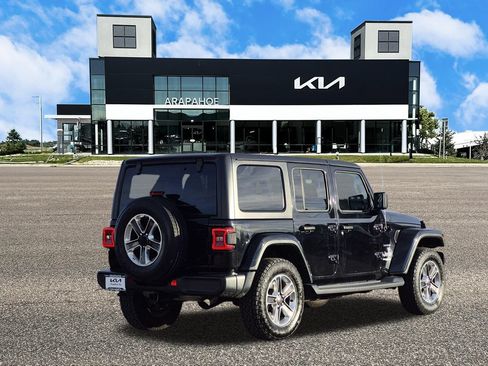 Used 2018 Jeep Wrangler Unlimited Sahara AWD/4WD image 5