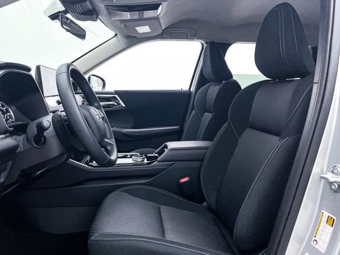 New 2025 Mitsubishi Outlander ES image 12