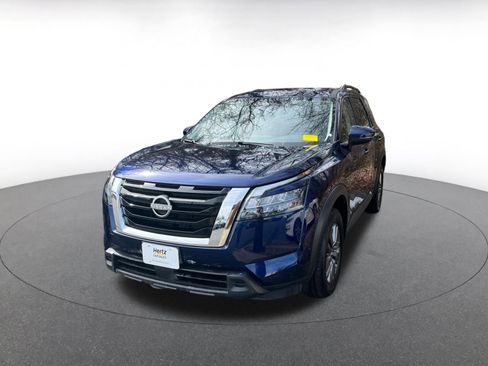 Used 2025 Nissan Pathfinder SV image 11