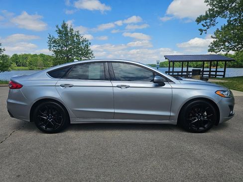 Used 2020 Ford Fusion SE w/ Equipment Group 151A FWD image 4