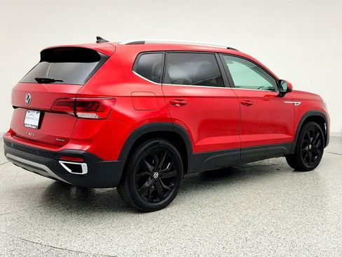 Used 2022 Volkswagen Taos SE w/ Panoramic Sunroof Package image 5