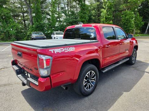 Used 2023 Toyota Tacoma TRD Sport AWD/4WD image 4
