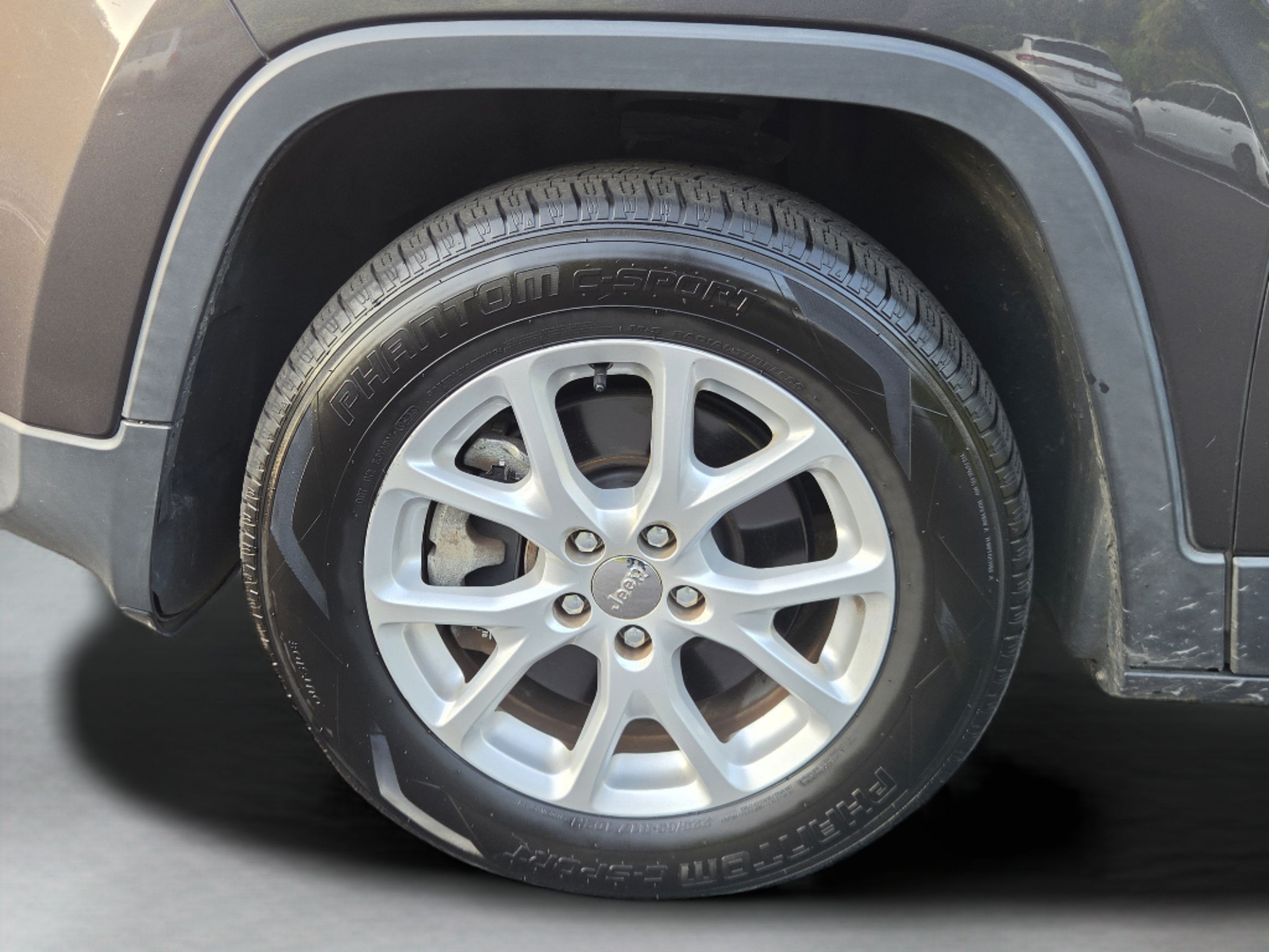 Used 2016 Jeep Cherokee Latitude w/ Comfort/Convenience Group AWD/4WD image 10