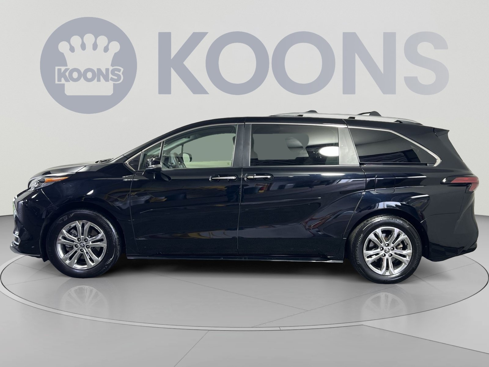 Used 2024 Toyota Sienna Platinum AWD/4WD image 2