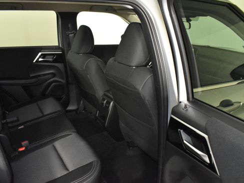 Used 2024 Mitsubishi Outlander ES image 44