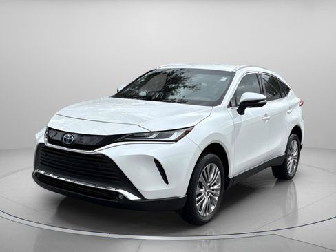 Used 2023 Toyota Venza Limited image 2