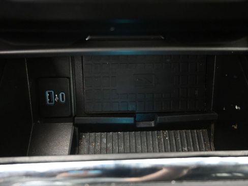 Used 2021 Ford Expedition XLT image 30