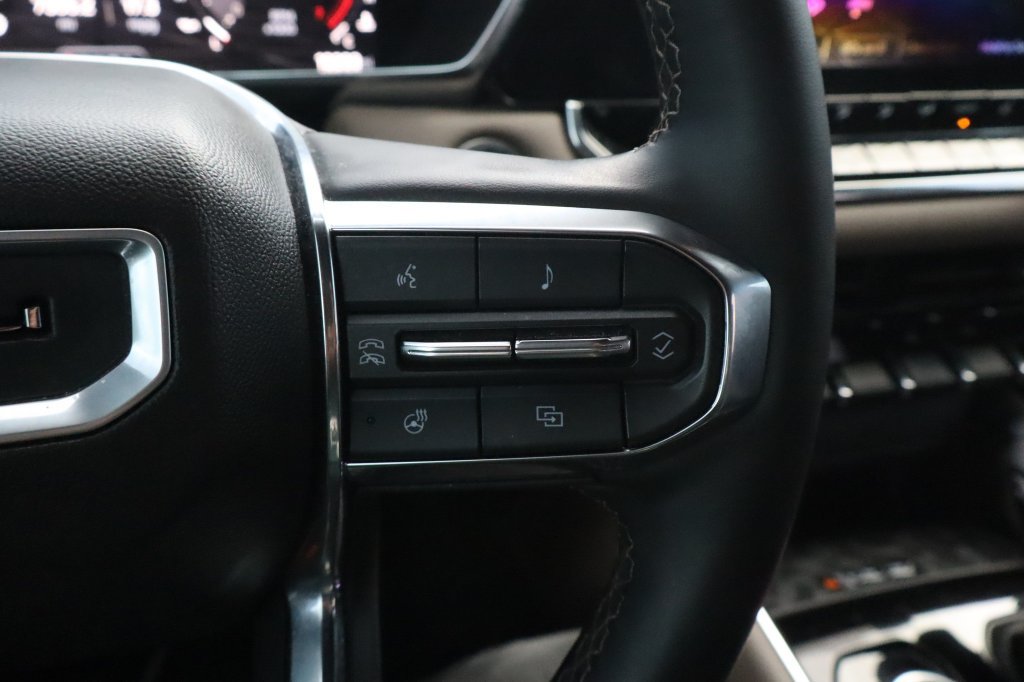 Used 2023 GMC Canyon Denali w/ Denali Black Edition AWD/4WD image 24