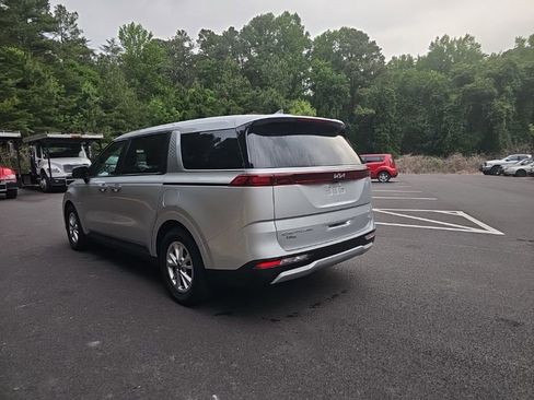 Used 2022 Kia Carnival LX FWD image 7