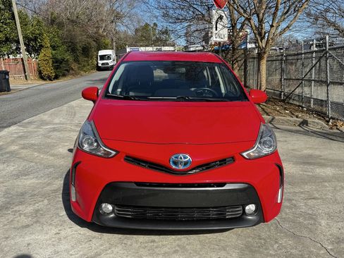 Used 2015 Toyota Prius V Five image 2