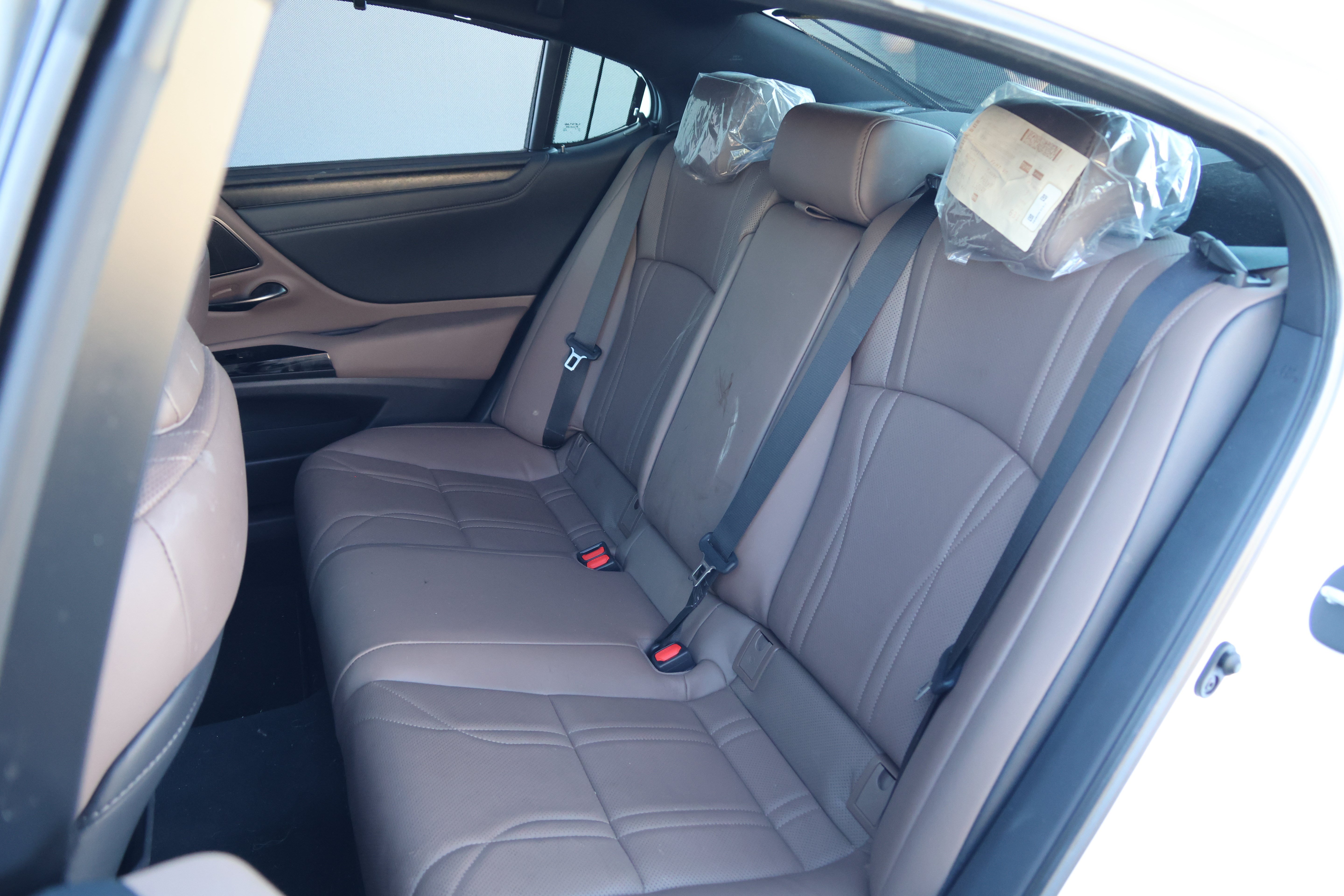 Used 2025 Lexus ES 350 Ultra Luxury w/ Accessory Package (Z2) FWD image 37