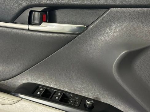 Used 2019 Toyota Camry XLE w/ Driver Assist Package FWD image 18