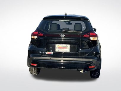 New 2025 Nissan Kicks Play S