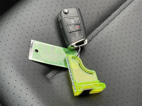 Used 2018 Volkswagen Golf SE image 37