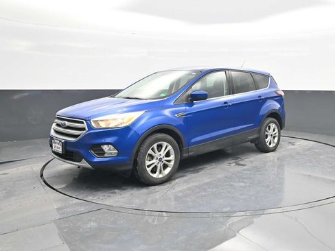 Used 2017 Ford Escape SE image 4