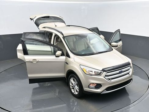 Used 2018 Ford Escape SE image 21