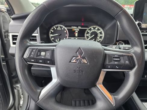 Used 2024 Mitsubishi Outlander ES FWD image 26