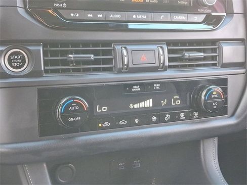 Used 2024 Nissan Pathfinder S image 19