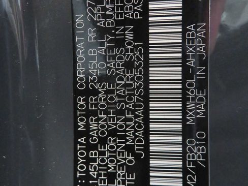 Used 2025 Toyota Prius LE image 67