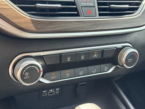 Used 2025 Nissan Altima 2.5 SV FWD image 21