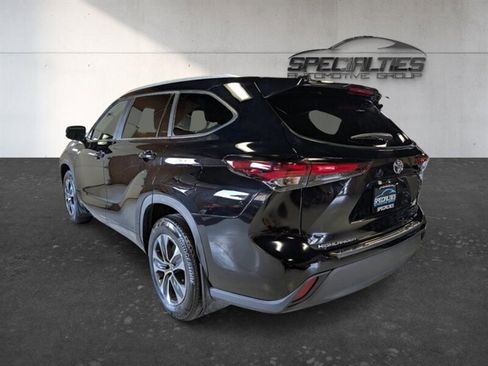 Used 2025 Toyota Highlander XLE AWD/4WD image 8