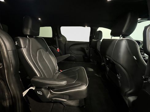 Used 2023 Chrysler Pacifica Limited w/ S Appearance Package FWD image 20