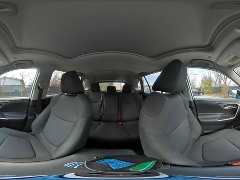 Used 2025 Toyota RAV4 XLE image 41