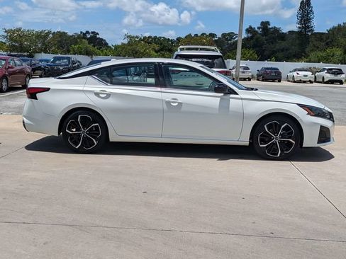 Used 2024 Nissan Altima 2.5 SR FWD image 4