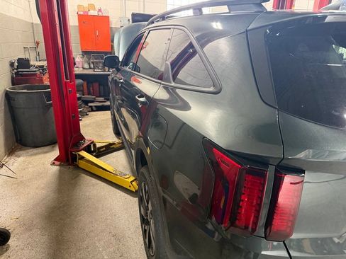 Used 2023 Kia Sorento S w/ Panoramic Sunroof Package AWD/4WD image 3