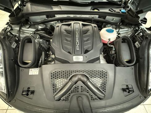 Used 2018 Porsche Macan S image 34