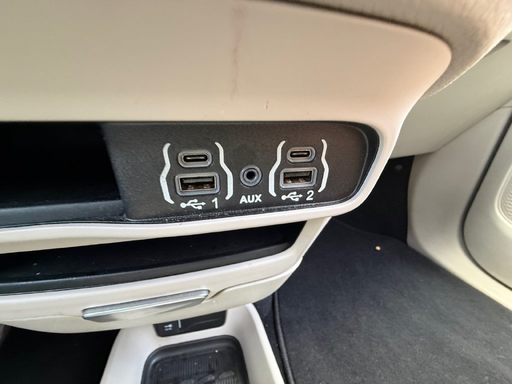 Used 2024 Chrysler Pacifica Touring-L FWD image 33