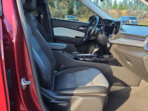 Used 2025 Chevrolet Trax LT w/ Driver Confidence Package image 15