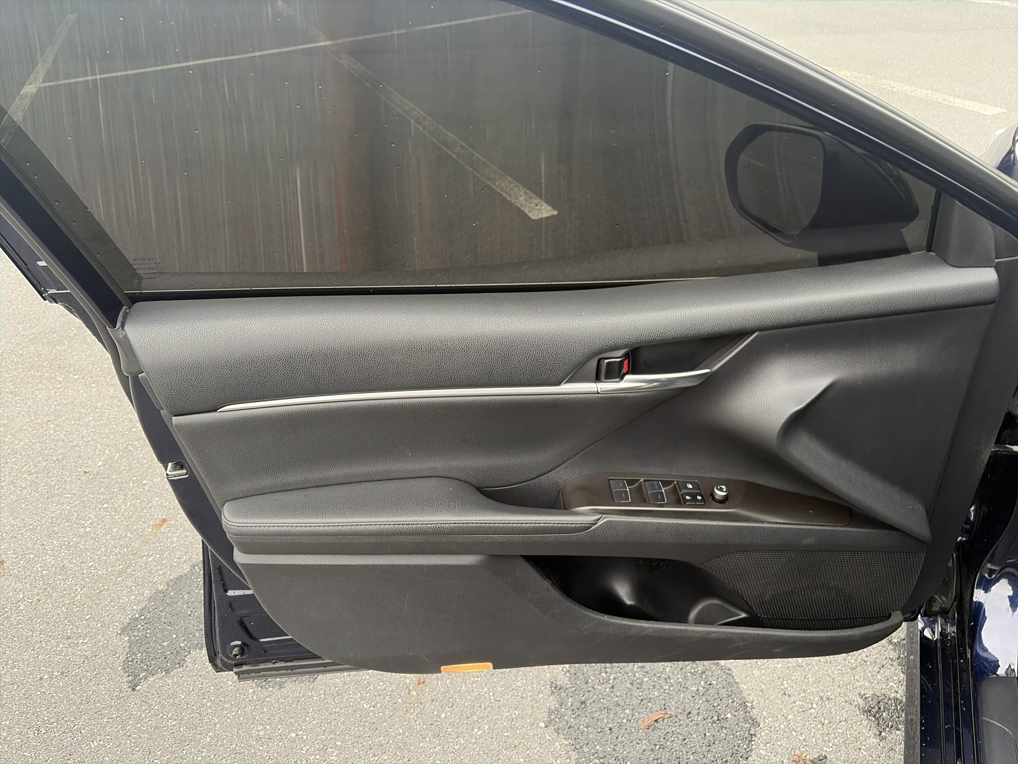 Used 2022 Toyota Camry XLE w/ Navigation Package FWD image 13