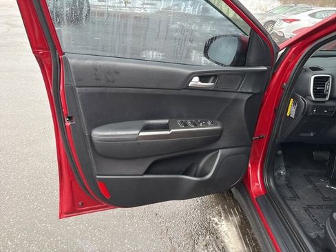Used 2020 Kia Sportage LX image 11