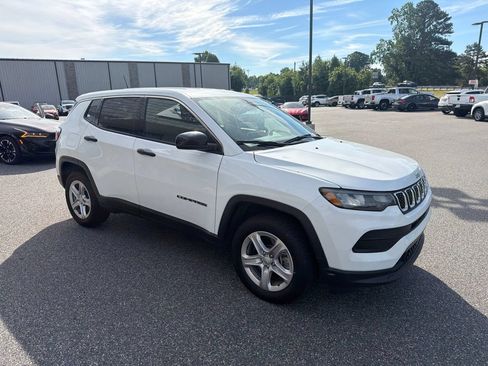 Used 2023 Jeep Compass Sport AWD/4WD image 9