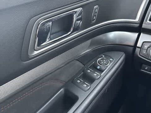 Used 2019 Ford Explorer XLT w/ Equipment Group 202A image 17