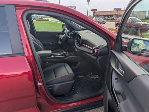 Used 2026 Chevrolet Equinox RS FWD image 3