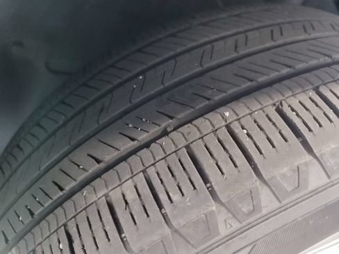 Used 2025 Honda Pilot EX-L image 13