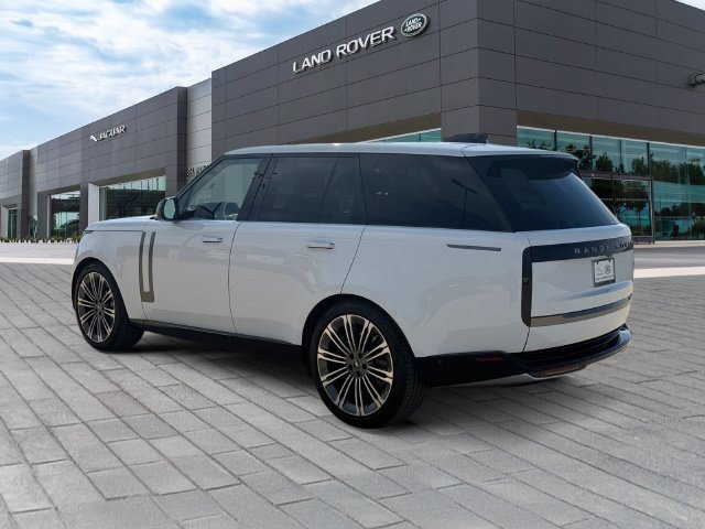 Used 2023 Land Rover Range Rover SE AWD/4WD image 3