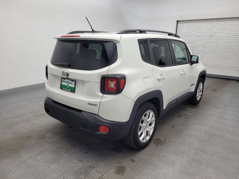 Used 2017 Jeep Renegade Latitude w/ Popular Equipment Group image 9