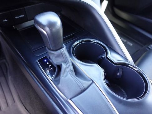 Certified 2020 Toyota Camry SE w/ Convenience Package image 25