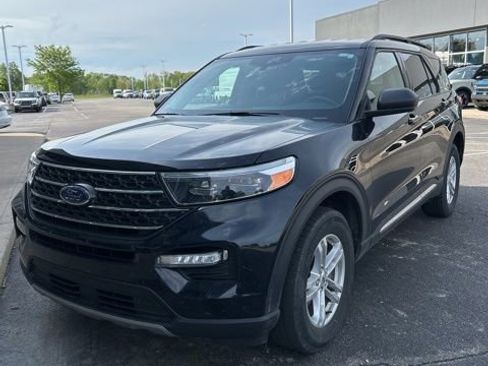 Used 2023 Ford Explorer XLT w/ Equipment Group 202A AWD/4WD image 2