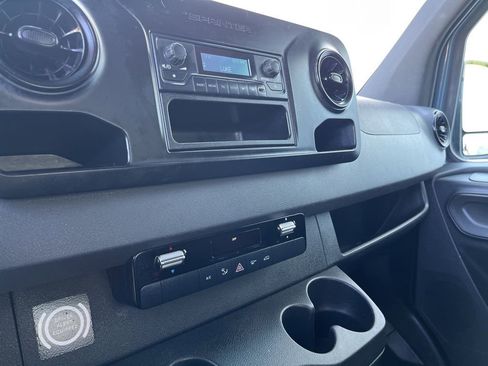 Used 2019 Mercedes-Benz Sprinter 170 image 4