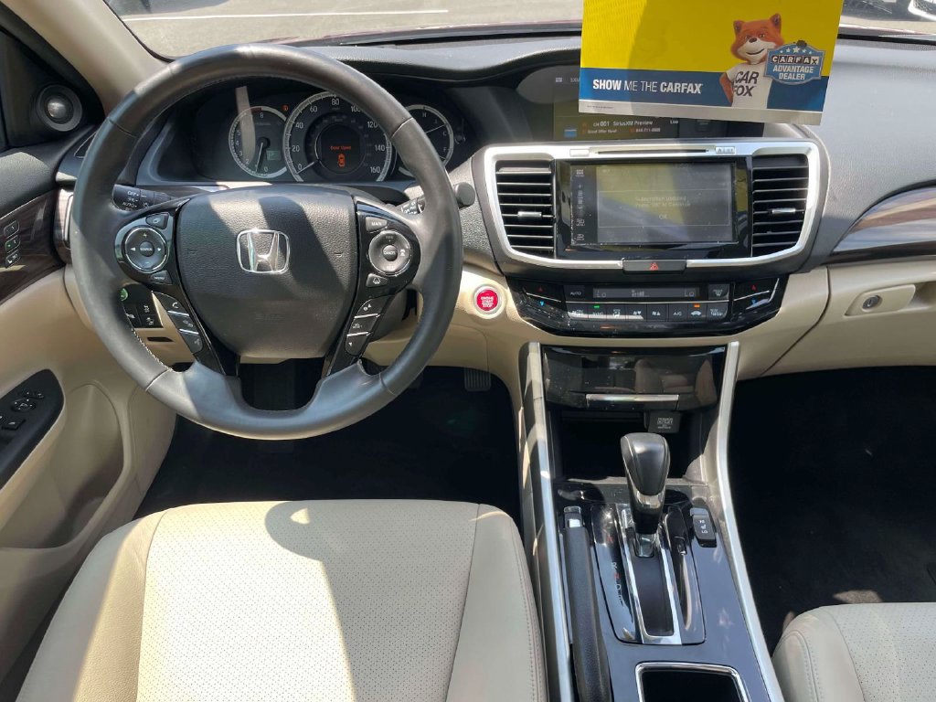 Used 2016 Honda Accord Touring image 11