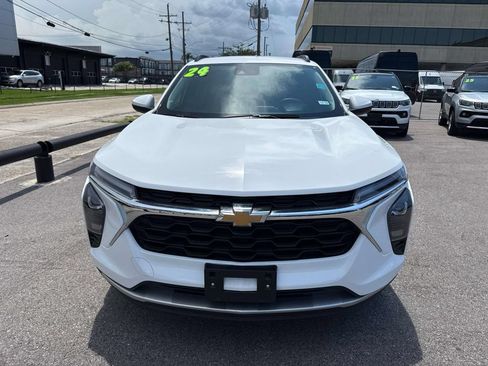 Used 2024 Chevrolet Trax LT FWD image 2