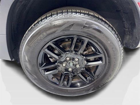 Used 2025 Land Rover Defender 110 S image 84