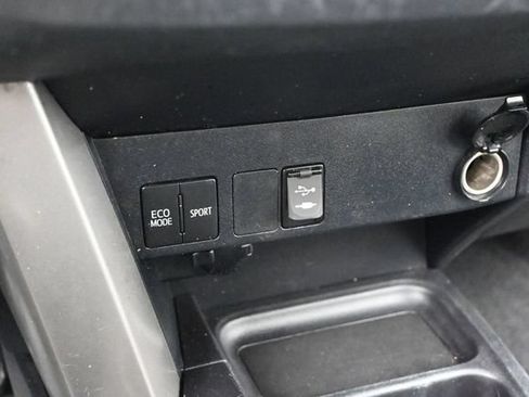 Used 2018 Toyota RAV4 LE w/ All Weather Liner Package AWD/4WD image 23