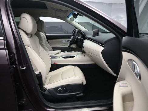 Used 2023 Genesis GV70 2.5T w/ Advanced Package image 30