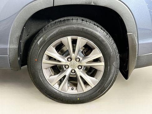 Used 2015 Toyota Highlander XLE image 11